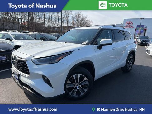 Used 2021 Toyota Highlander XLE image 1