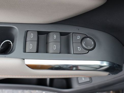 Used 2025 Chevrolet Traverse LT image 9