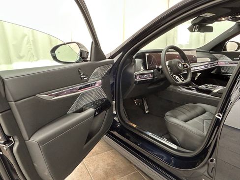 Used 2025 BMW 760i xDrive w/ Executive Package AWD/4WD image 24