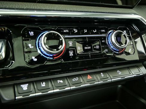 New 2026 GMC Sierra 2500 Denali w/ Denali Reserve Package image 17