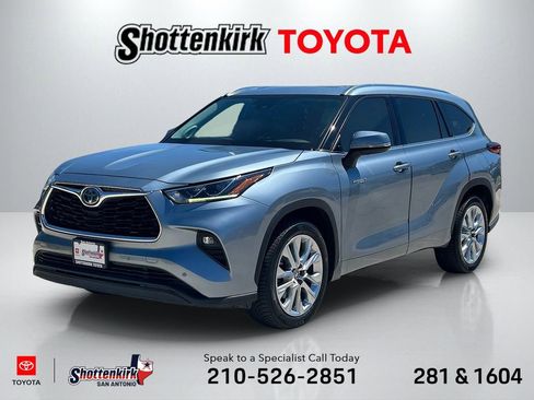 Used 2021 Toyota Highlander Limited FWD image 1