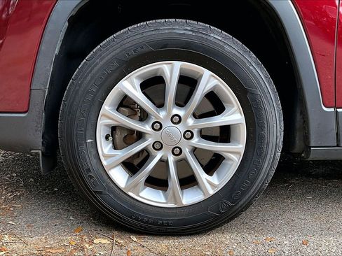 Used 2019 Jeep Cherokee Latitude w/ Popular Appearance Group image 31