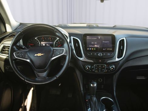 Used 2020 Chevrolet Equinox LT image 3