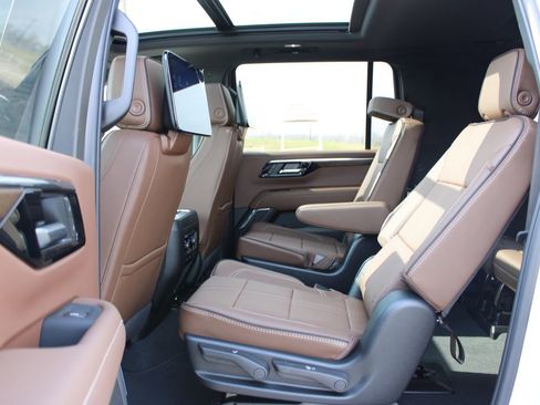 New 2026 Chevrolet Suburban High Country AWD/4WD image 28