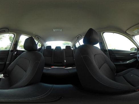 Used 2025 Nissan Altima 2.5 SV FWD image 37
