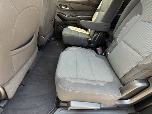 Used 2020 Chevrolet Traverse LT FWD image 16