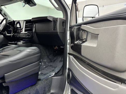 Used 2026 GMC Savana 2500 w/ Driver Convenience Package RWD image 22