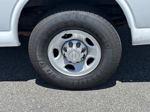 Used 2015 Chevrolet Express 2500 RWD image 7