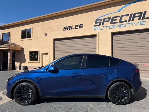 Used 2024 Tesla Model Y 2WD image 3