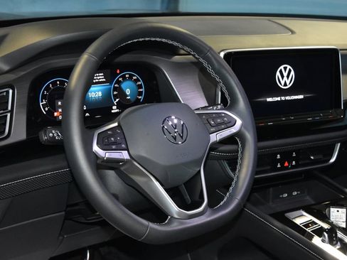 Used 2024 Volkswagen Atlas Cross Sport SE image 2