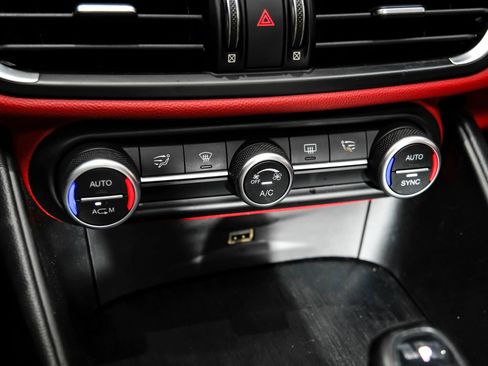 Used 2019 Alfa Romeo Giulia w/ Quick Order Package 22K Sport RWD image 26