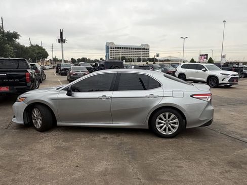 Used 2019 Toyota Camry LE FWD image 8