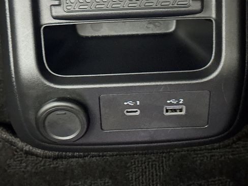 Used 2024 Nissan Ariya AWD image 26