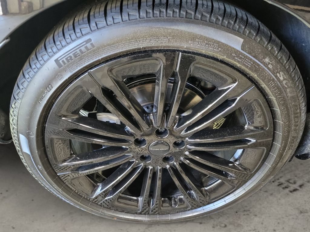 New 2026 Land Rover Range Rover Long Wheelbase SE AWD/4WD image 12