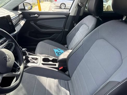 Used 2026 Volkswagen Jetta SE FWD image 14