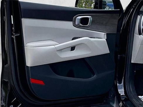 Used 2021 Kia Sorento EX image 17