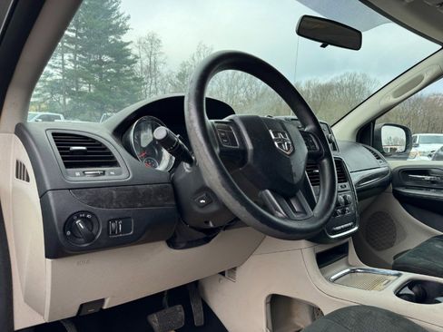 Used 2012 Dodge Grand Caravan SXT FWD image 14
