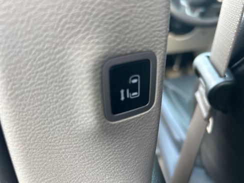 Used 2022 Chrysler Pacifica Touring-L image 31