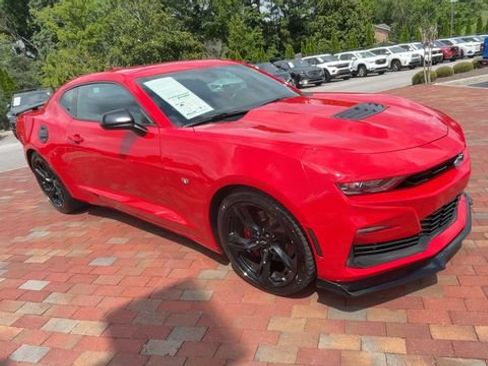 Used 2020 Chevrolet Camaro SS RWD image 3