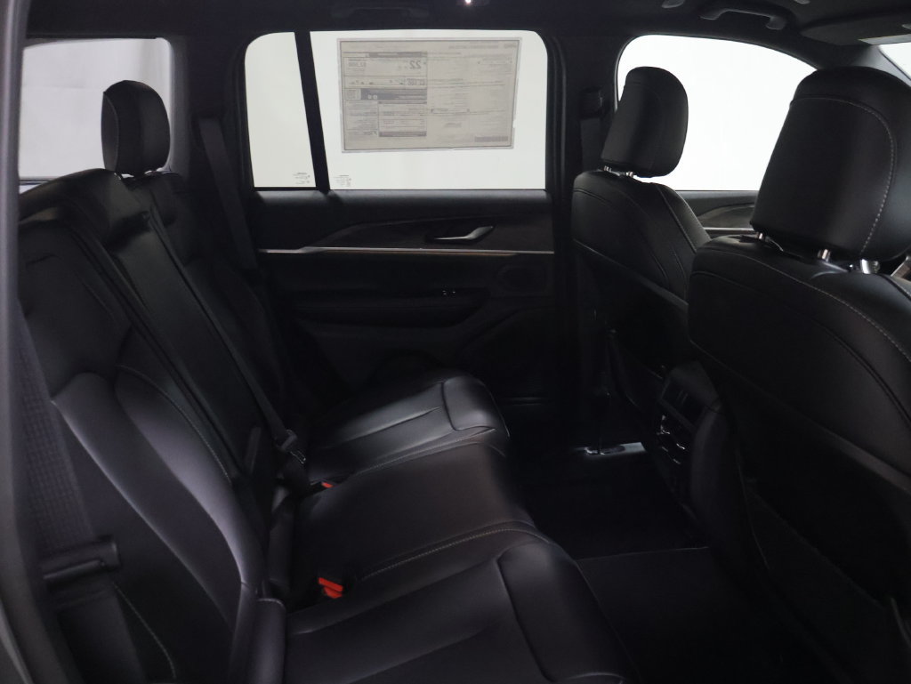 New 2027 Jeep Grand Cherokee Limited AWD/4WD image 14