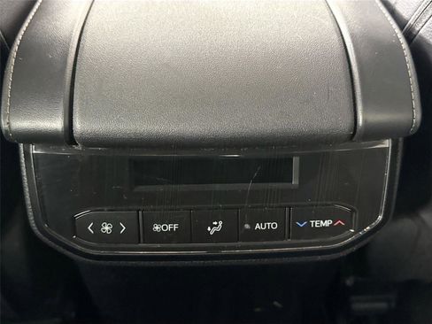 Used 2025 Toyota Highlander XLE AWD/4WD image 36