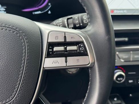 Used 2024 Kia Telluride S image 28