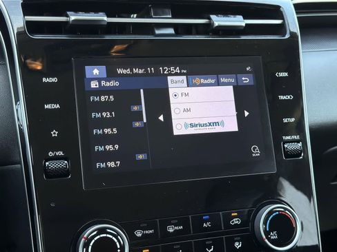 Used 2023 Hyundai Tucson SEL w/ Winter Package AWD/4WD image 17