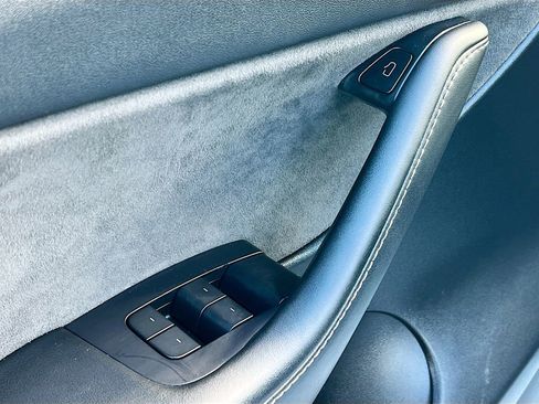 Used 2022 Tesla Model Y Performance image 17