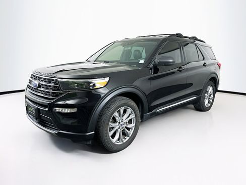 Used 2020 Ford Explorer XLT w/ Equipment Group 202A image 3
