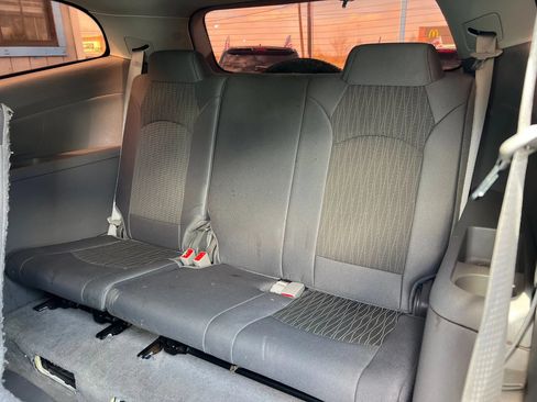 Used 2015 Chevrolet Traverse LS FWD image 12