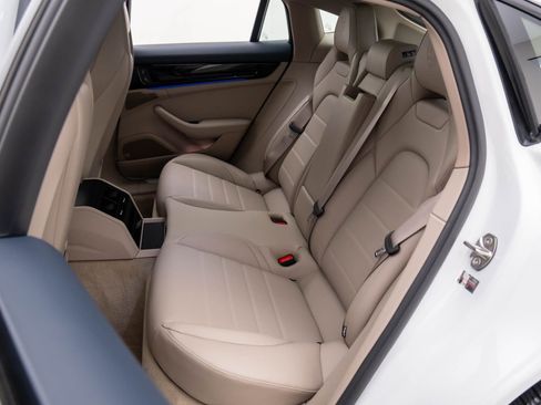 Certified 2025 Porsche Panamera 4 image 17