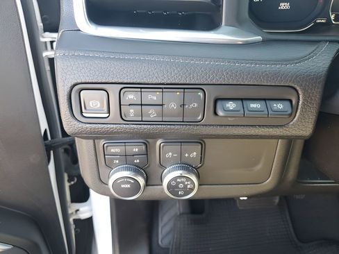 Used 2021 GMC Yukon Denali w/ Denali Premium Package image 34