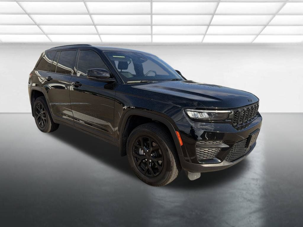 Used 2024 Jeep Grand Cherokee Altitude AWD/4WD image 1