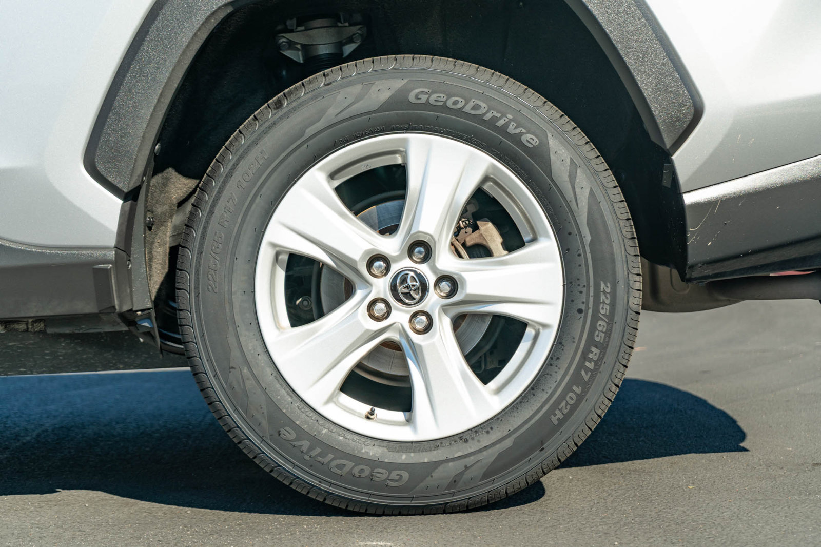 Used 2019 Toyota RAV4 XLE FWD image 6