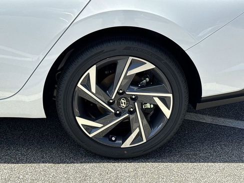 New 2025 Hyundai Elantra Limited w/ Cargo Package FWD image 41