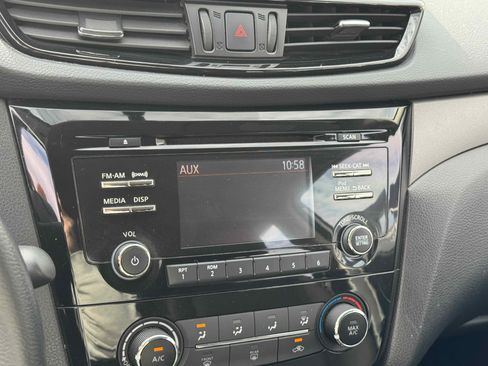 Used 2018 Nissan Rogue Sport S image 21