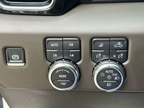 Used 2025 GMC Sierra 1500 Denali AWD/4WD image 19