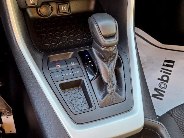 Used 2019 Toyota RAV4 LE w/ Carpet Mat Package FWD image 23
