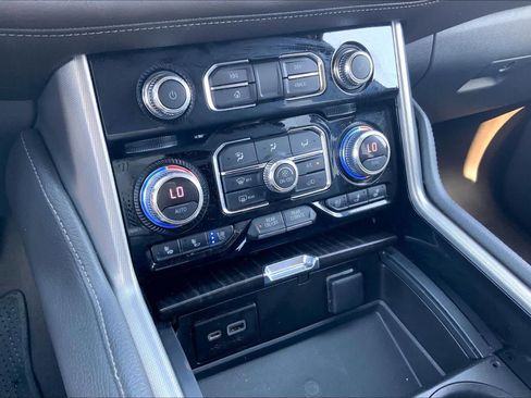Used 2021 GMC Yukon Denali w/ Denali Premium Package AWD/4WD image 28