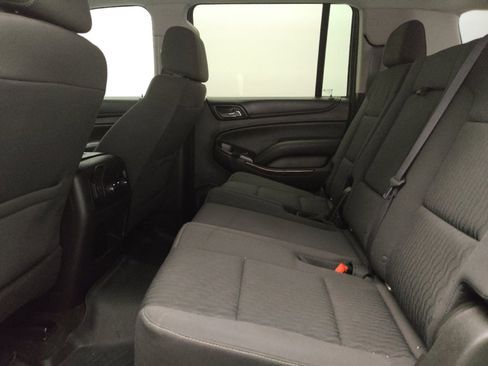Used 2016 Chevrolet Suburban LS RWD image 18