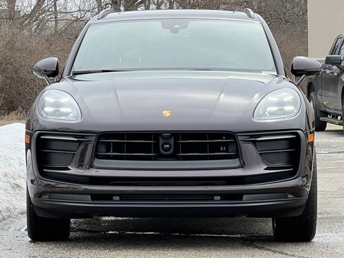 Certified 2025 Porsche Macan image 7