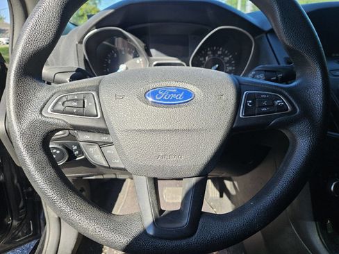 Used 2016 Ford Focus SE FWD image 18