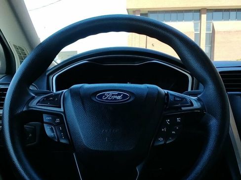 Used 2019 Ford Fusion SE FWD image 13