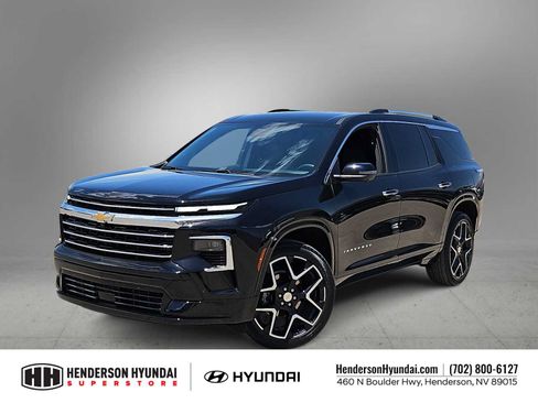 Used 2025 Chevrolet Traverse High Country FWD image 1