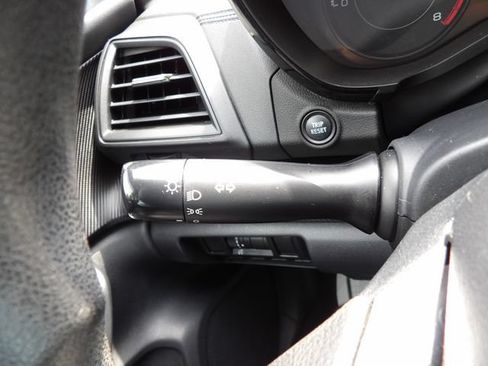 Used 2019 Subaru Crosstrek 2.0i AWD/4WD image 17