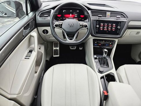 Used 2022 Volkswagen Tiguan SE R-Line image 13