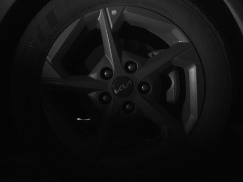 Used 2025 Kia K4 LXS image 13