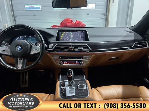 Used 2022 BMW 740i w/ M Sport Package RWD image 26
