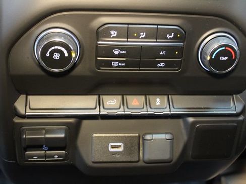 Used 2019 Chevrolet Silverado 1500 Custom w/ Custom Value Package AWD/4WD image 23