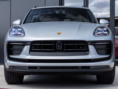 Certified 2026 Porsche Macan AWD/4WD image 8